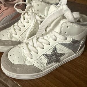 Kensie Girl White and Gray Star Sneakers